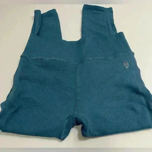 Free People Movement Free Throw Leggings Coastline Blue Medium NWOT - Picture 3 of 7